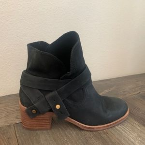 UGG Elora Booties